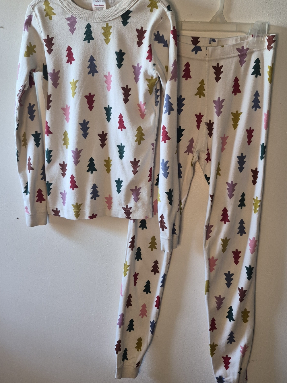 Hanna Andersson Cream Pajama Set with Multi-Color Tree Prints
